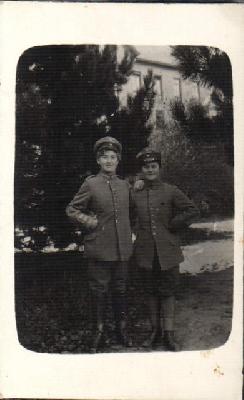 2 weibliche Soldaten