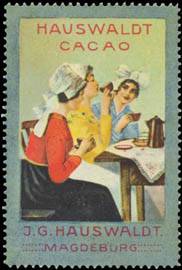 Frauen trinken Kakao