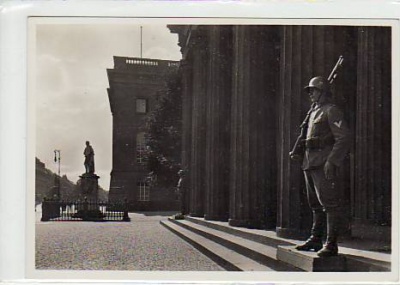 Berlin Mitte Unter den Linden Militär Wachposten 1935
