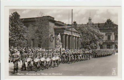 Berlin Mitte Unter den Linden Militär-Parade ca 1939