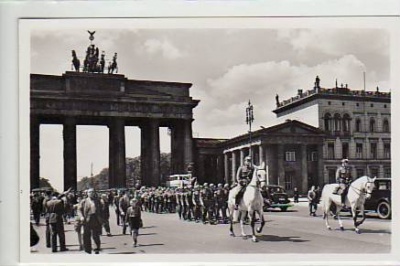 Berlin Mitte Brandenburger Tor Militärparade ca 1940