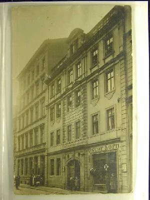 Alte Fotokarte mit dem Gebäude des