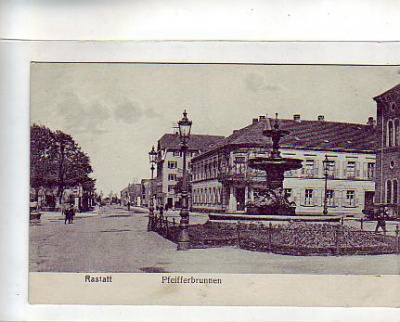 Rastatt Pfeifferbrunnen und Strasse 1916
