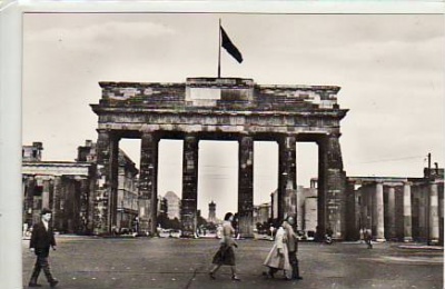 Berlin Mitte Brandenburger Tor ca 1946