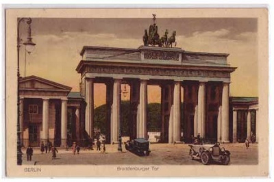 Berlin Mitte Brandenburger Thor alte Autos 1928
